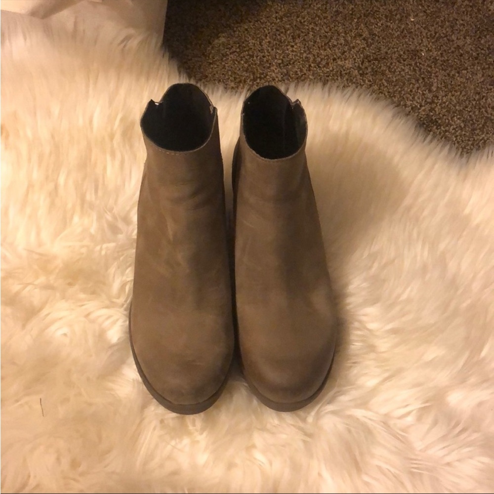 Gray Sorel wedge